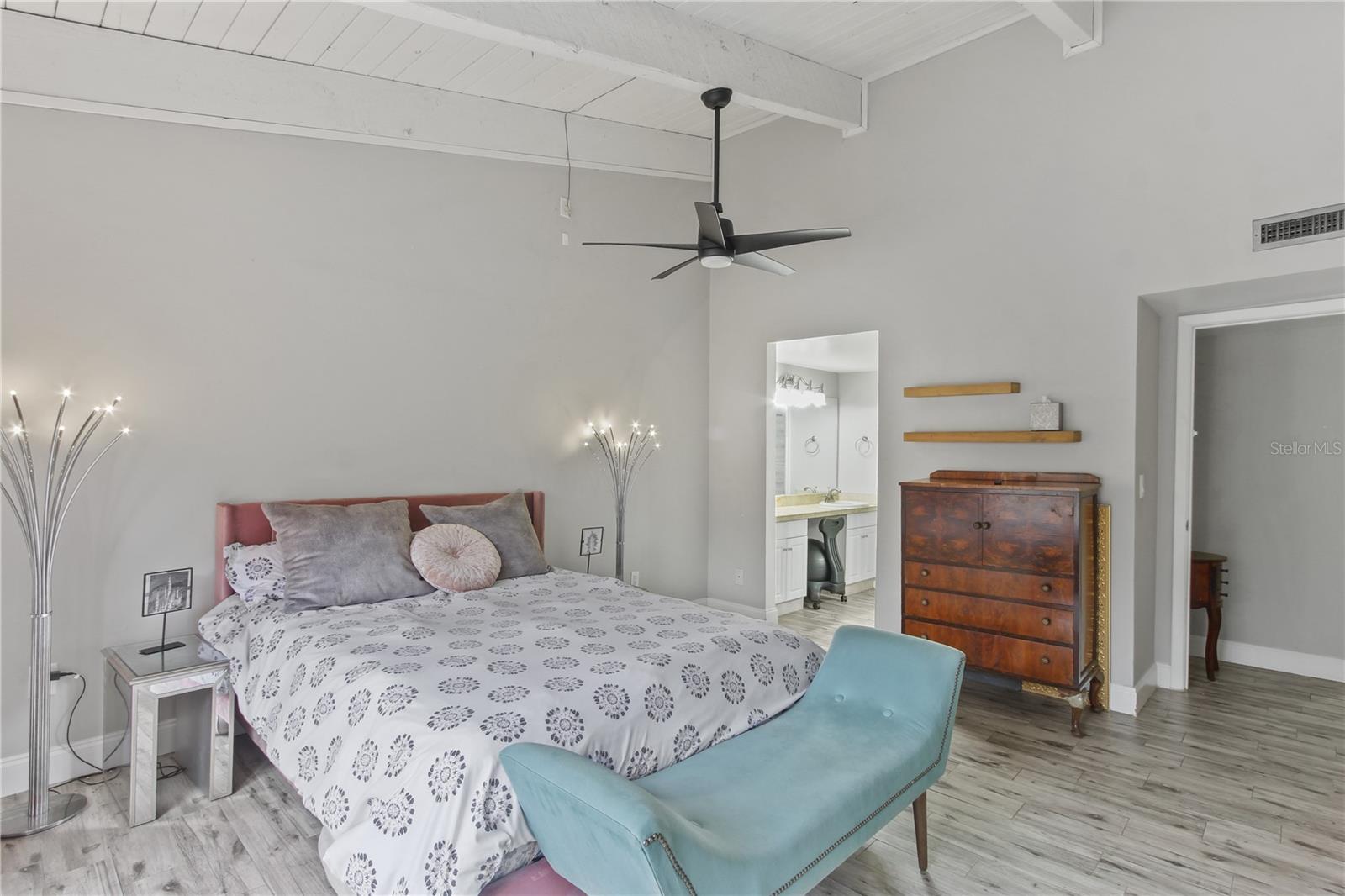 WEKIVA VILLAS CONDO - Residential Lease