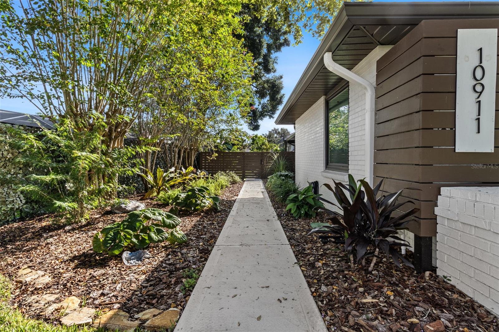 FRANCES ARBOR VILLAS - Residential Lease