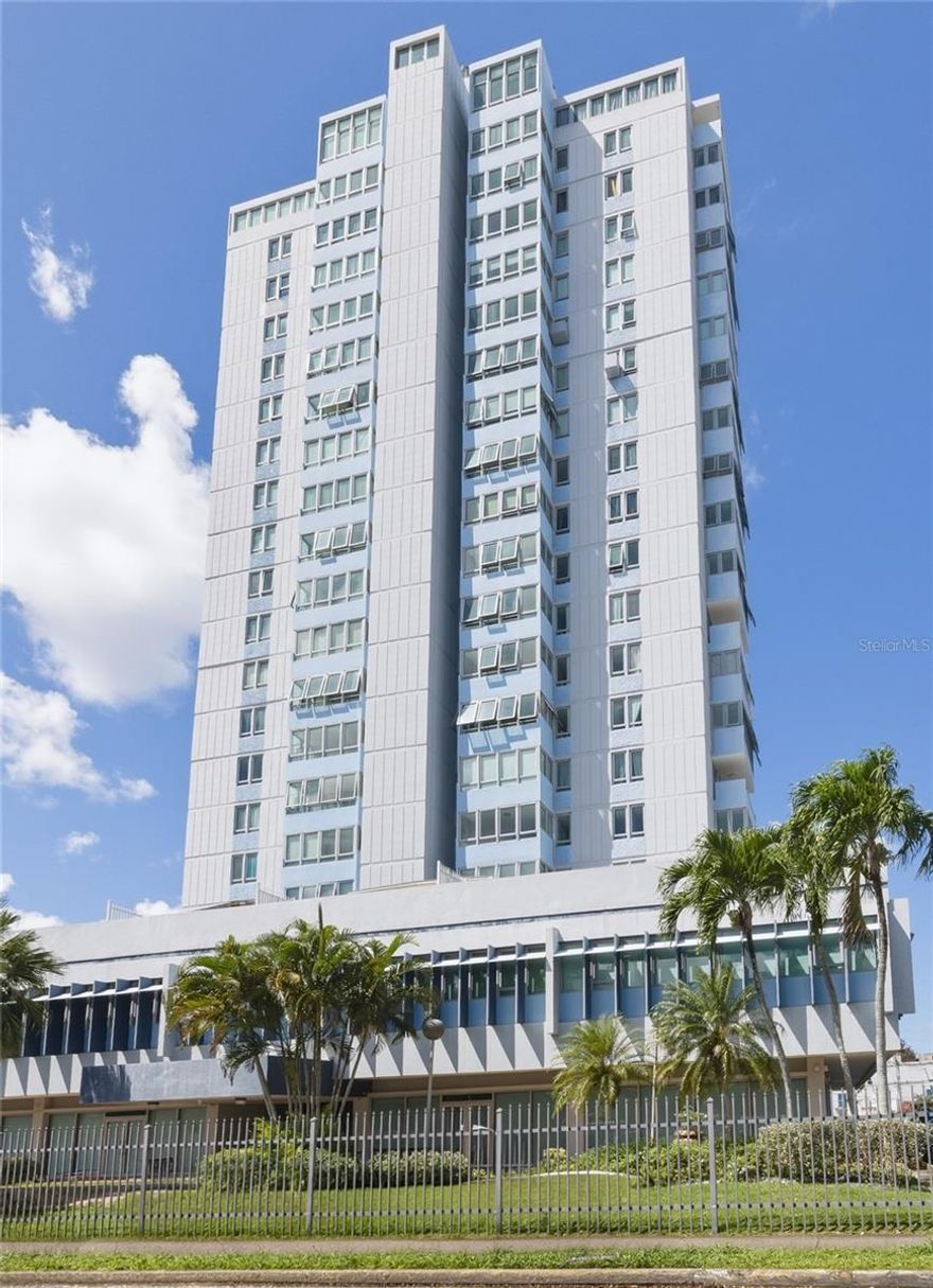 Establish your business operations in a prime Guaynabo location. This spacious 1,108.68 sq. ft. (203 sm) office at Centro Altamira offers a professional, secure environment that is move-in ready.

Full Power Backup: Equipped with a total capacity emergency generator, ensuring your business never stops.

Turn-key Ready: Leased with existing furniture "as is," ideal for reducing relocation and setup costs.

Parking: Includes 2 assigned parking spaces.

All-Inclusive: The lease price covers both the monthly maintenance fees and the condo insurance.

Strategically located near major avenues, shopping centers, and banking services. Schedule your appointment today!