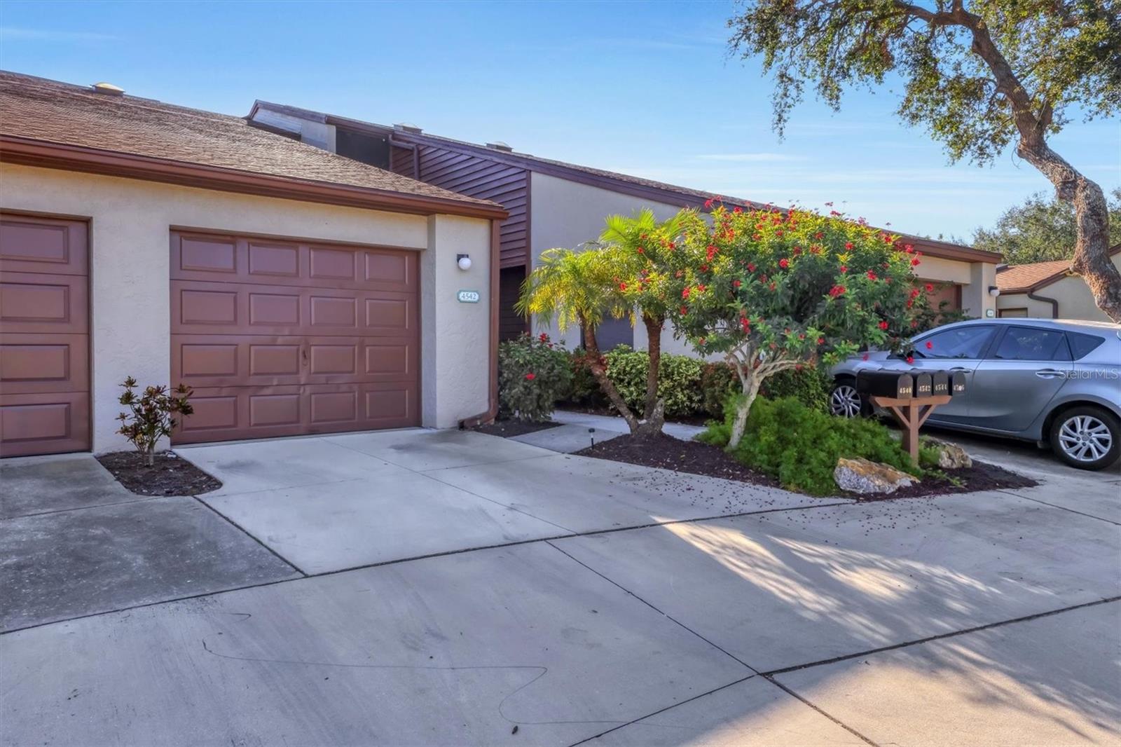 4542 PARK LAKE TERRACE N 4542