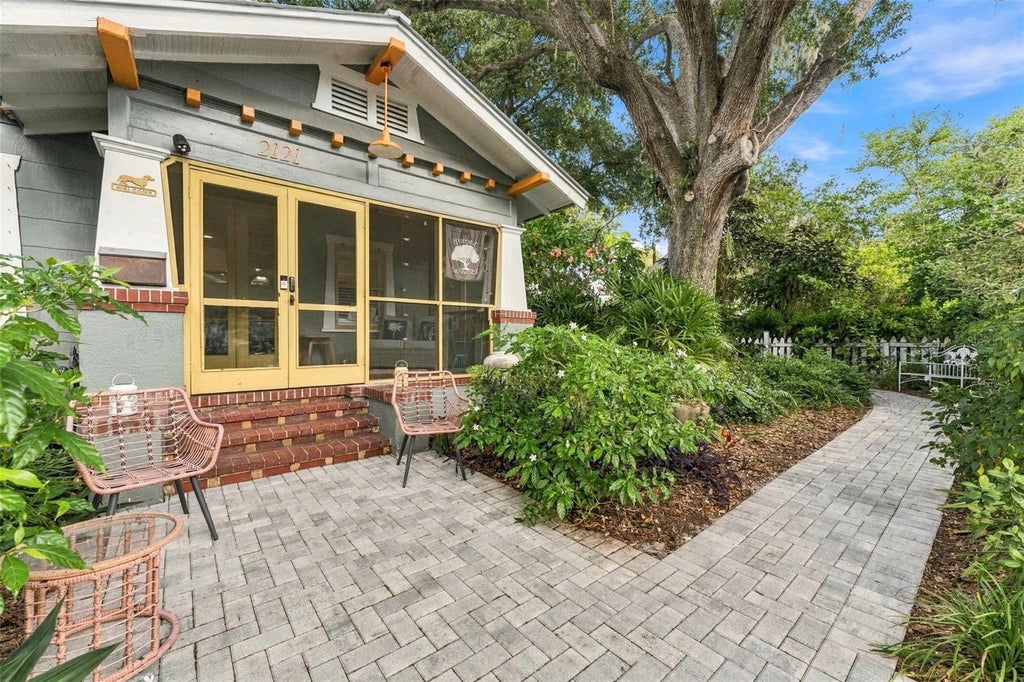 Photo of 2121 Dartmouth Avenue N, St Petersburg, FL 33713 (MLS # TB8555331)