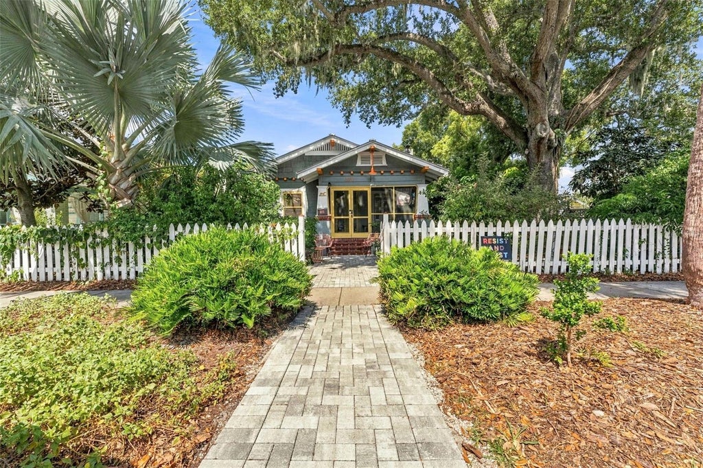 Photo of 2121 Dartmouth Avenue N, St Petersburg, FL 33713 (MLS # TB8555331)