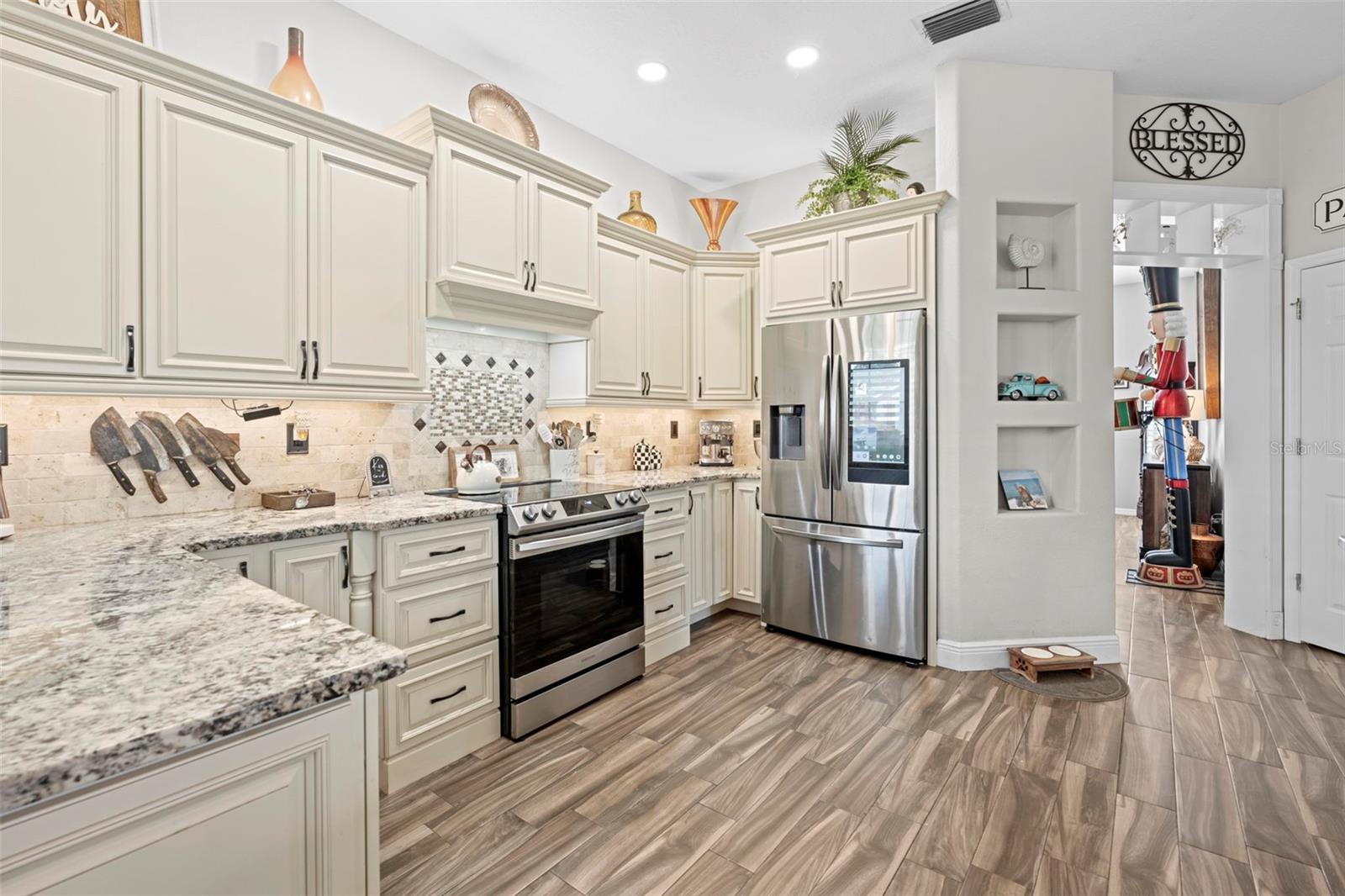PRISTINE PLACE PH 1 - Residential