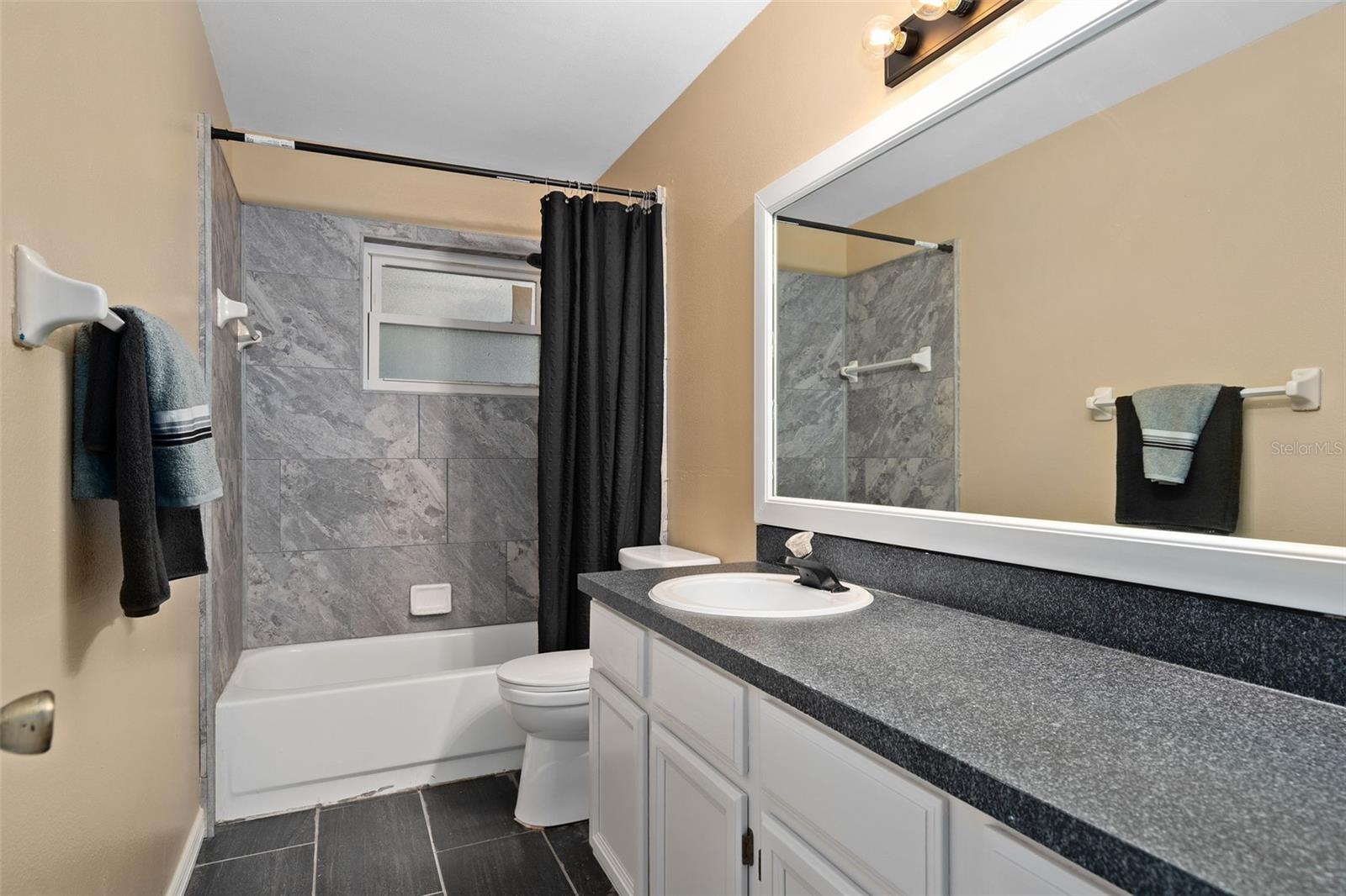 LONG LAKE SHORES - Residential