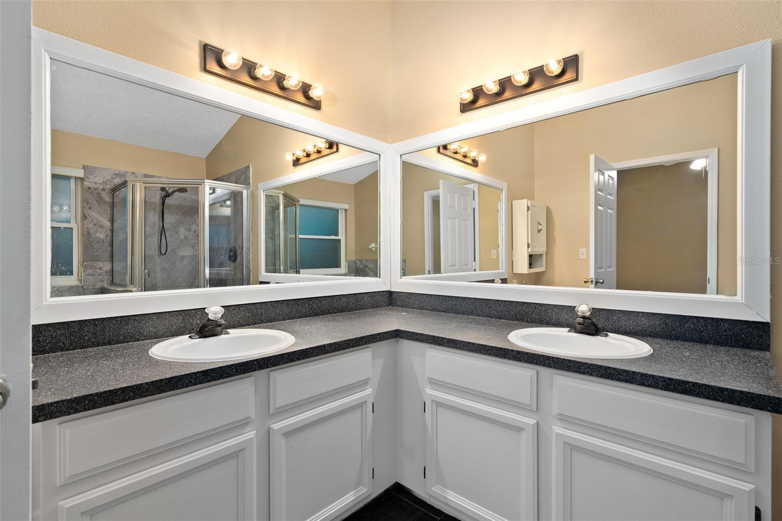 LONG LAKE SHORES - Residential