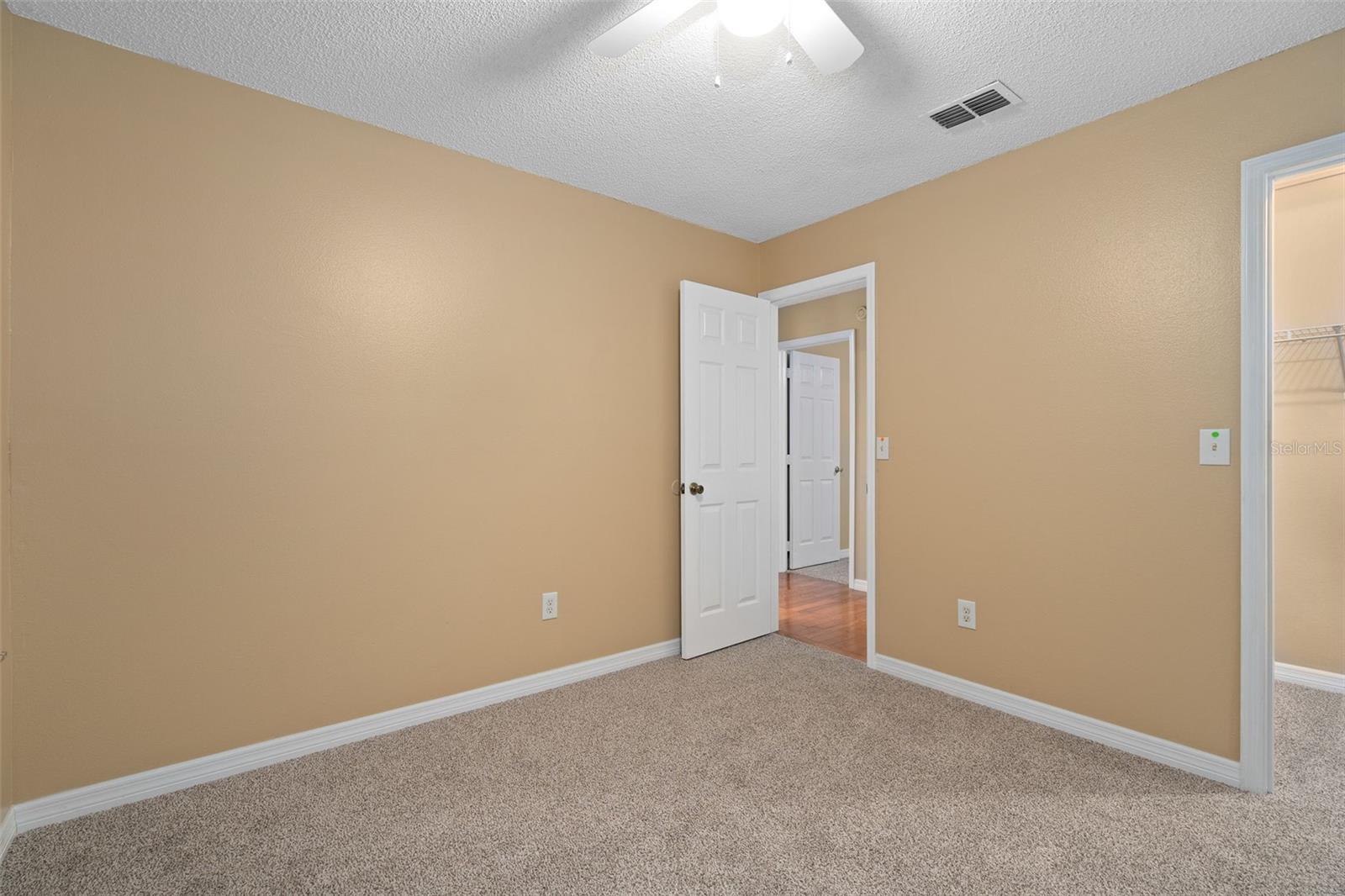 LONG LAKE SHORES - Residential