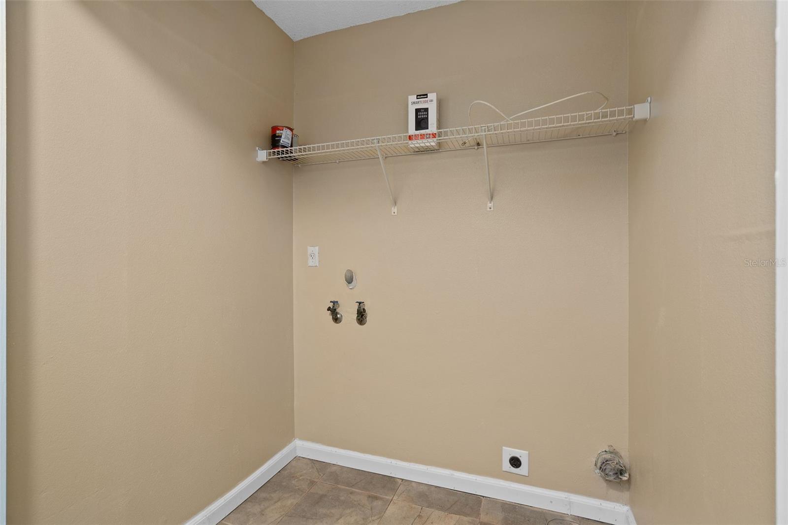 LONG LAKE SHORES - Residential