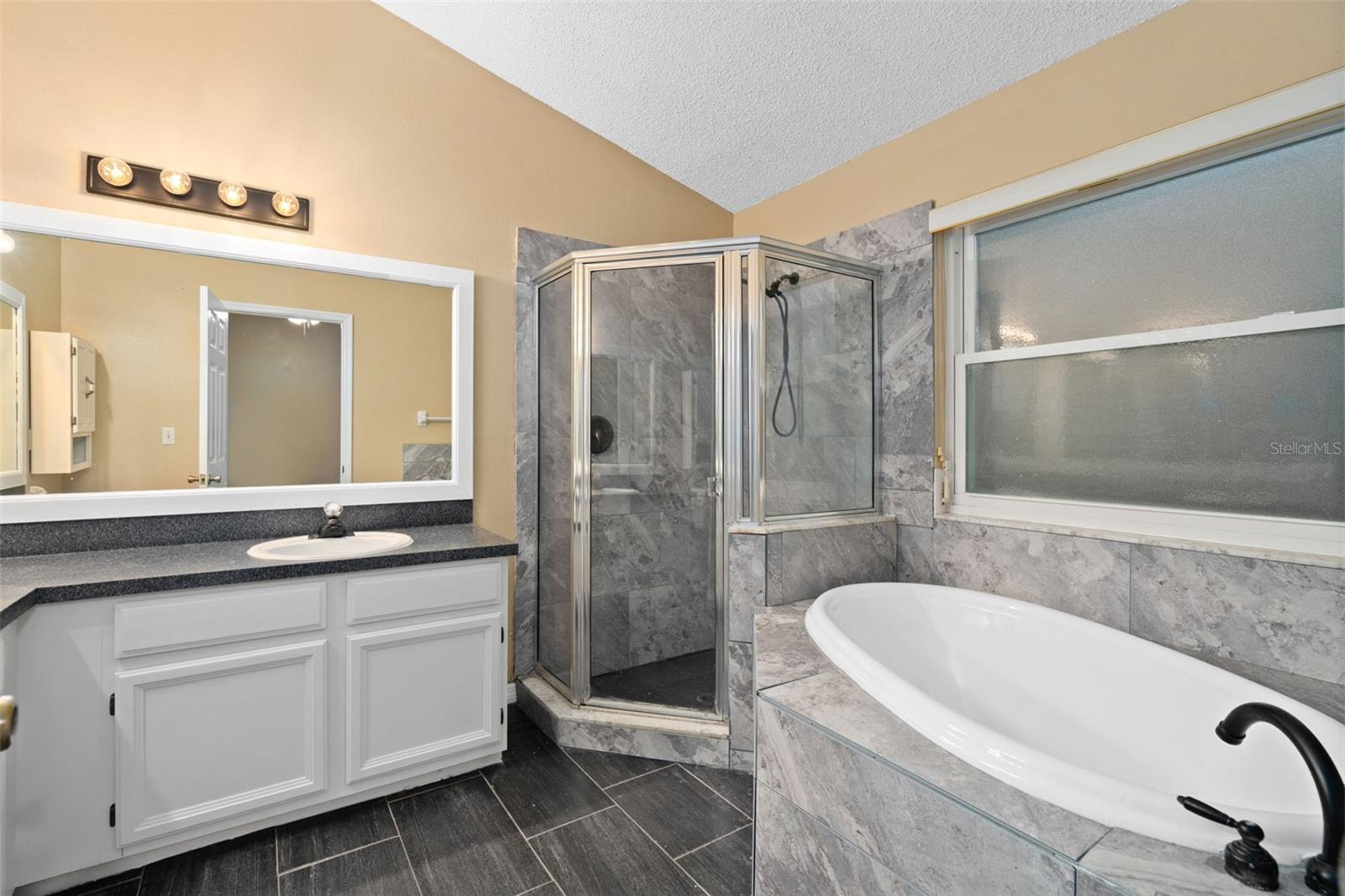 LONG LAKE SHORES - Residential