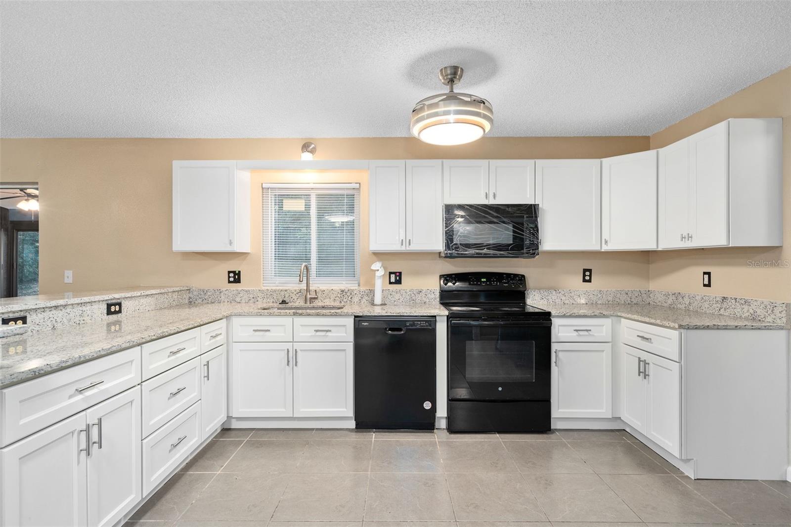 LONG LAKE SHORES - Residential