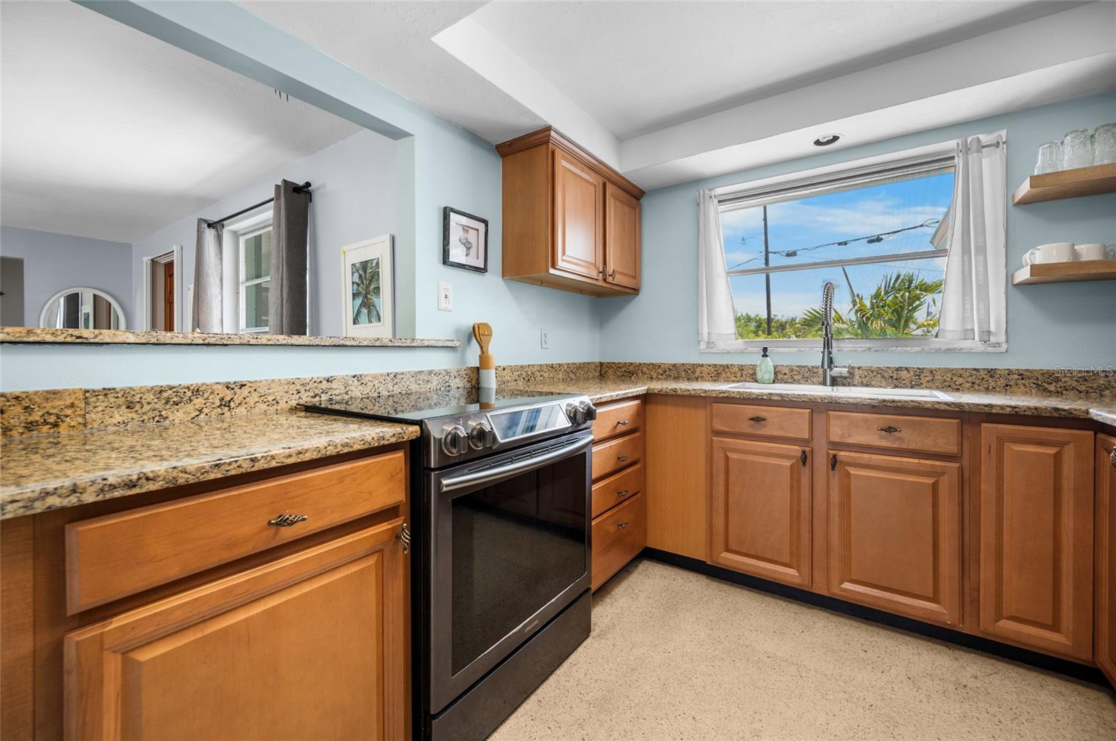BAY VIEW MANOR - Residential
