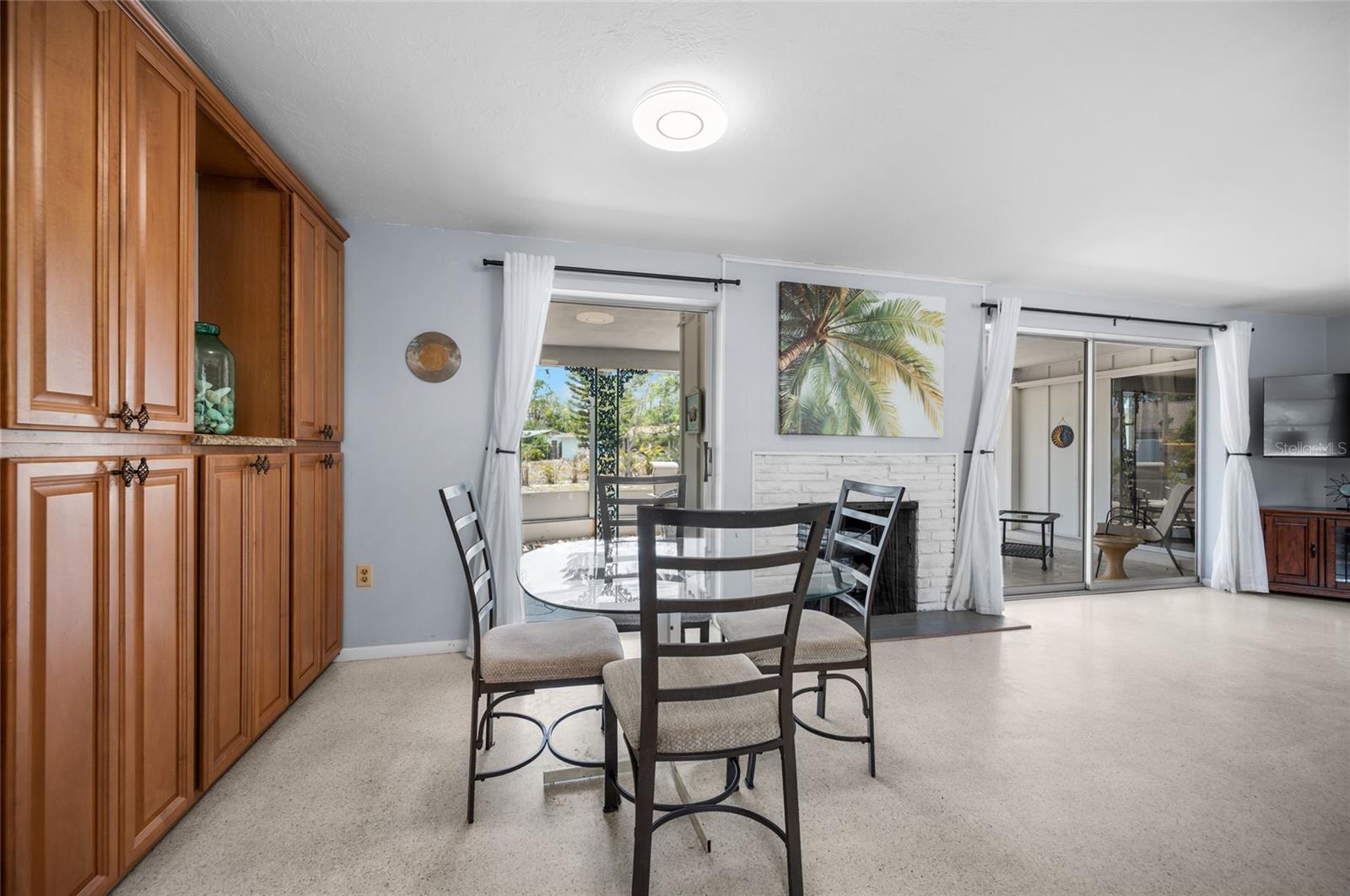 BAY VIEW MANOR - Residential