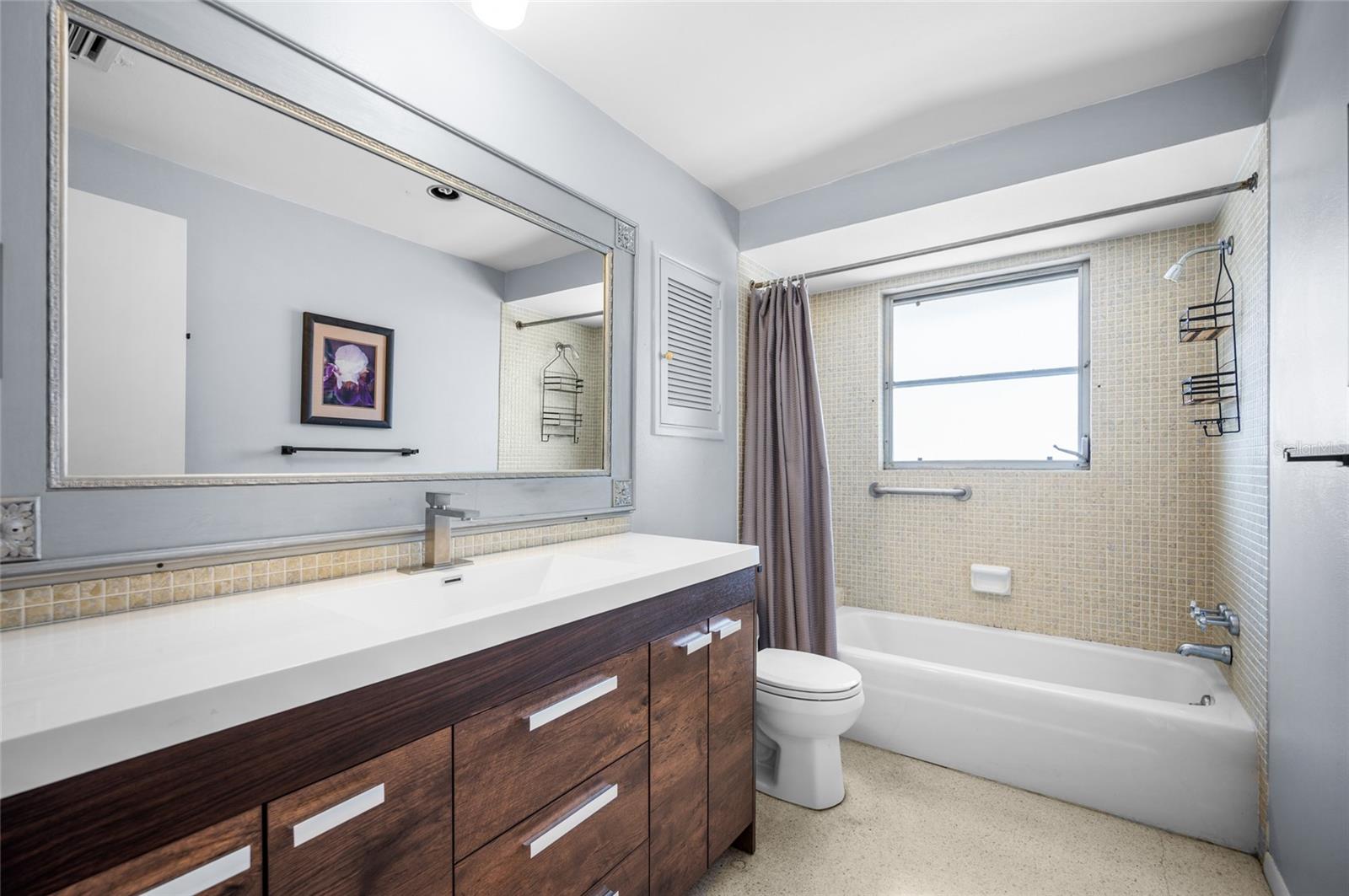 BAY VIEW MANOR - Residential