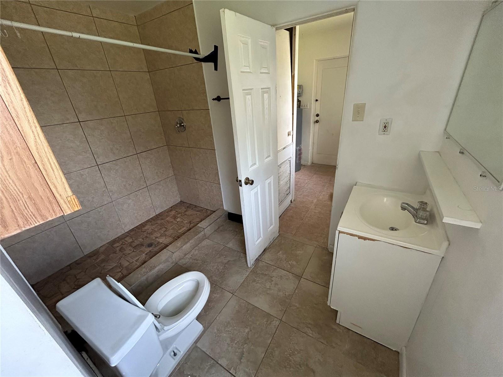 WHITFIELD COUNTRY CLUB ESTATES 1 - Residential Lease