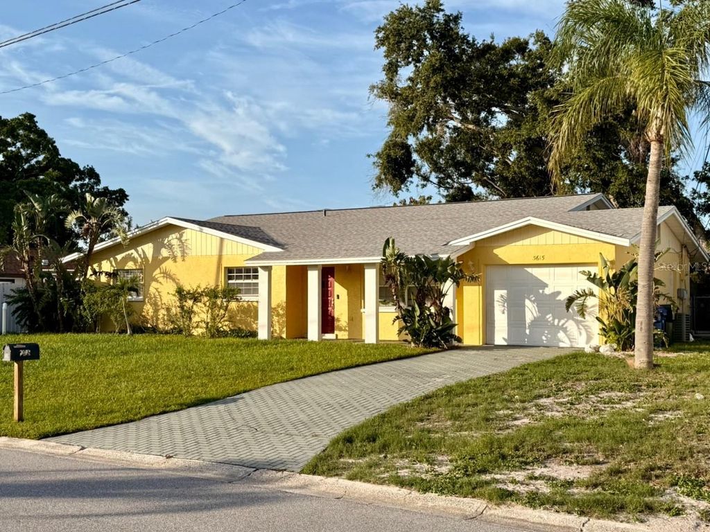 Photo of 5615 Waneta Place, Sarasota, FL 34231 (MLS # A4655545)