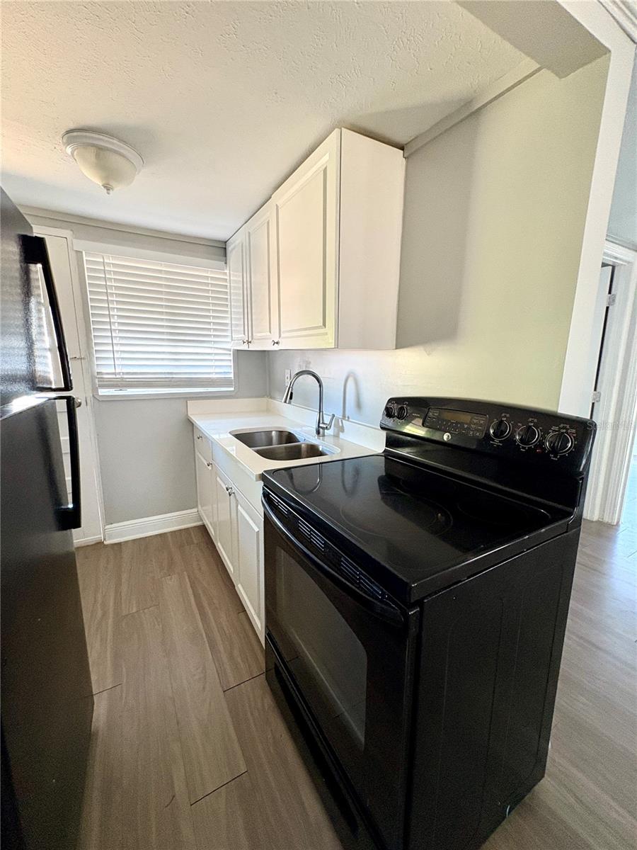 DREW PARK RE OF - Residential Lease