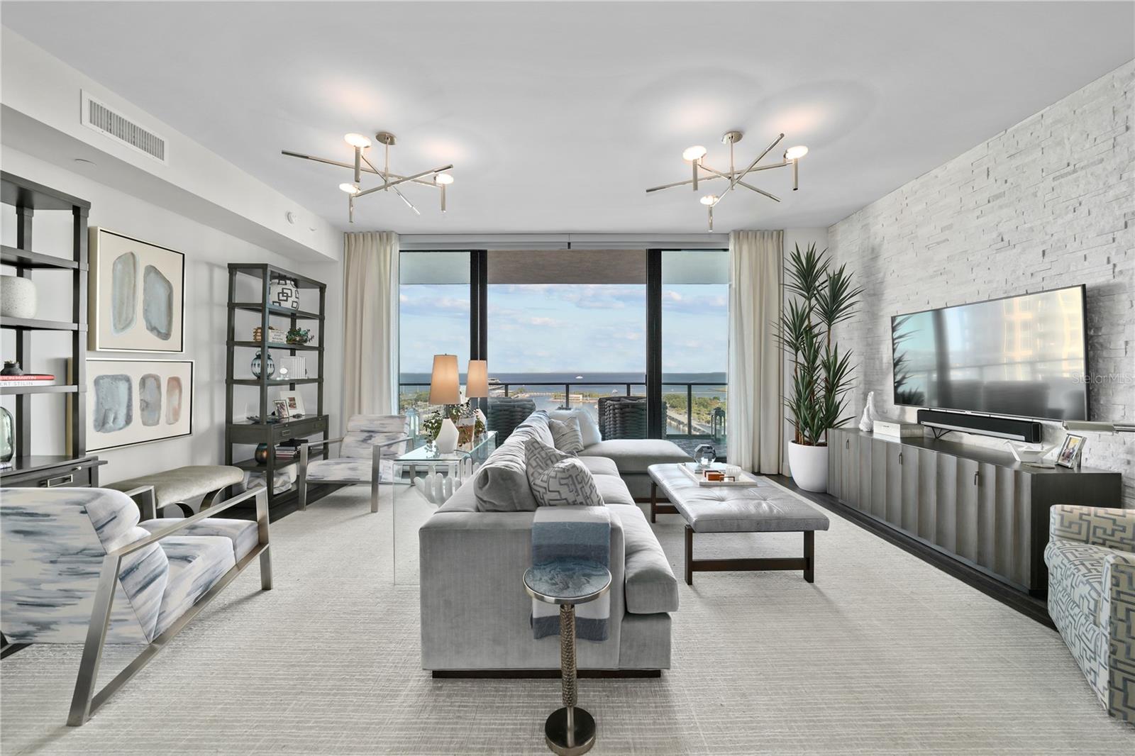 ONE ST. PETERSBURG - Residential