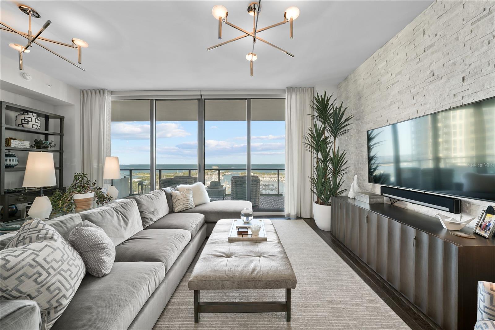 ONE ST. PETERSBURG - Residential