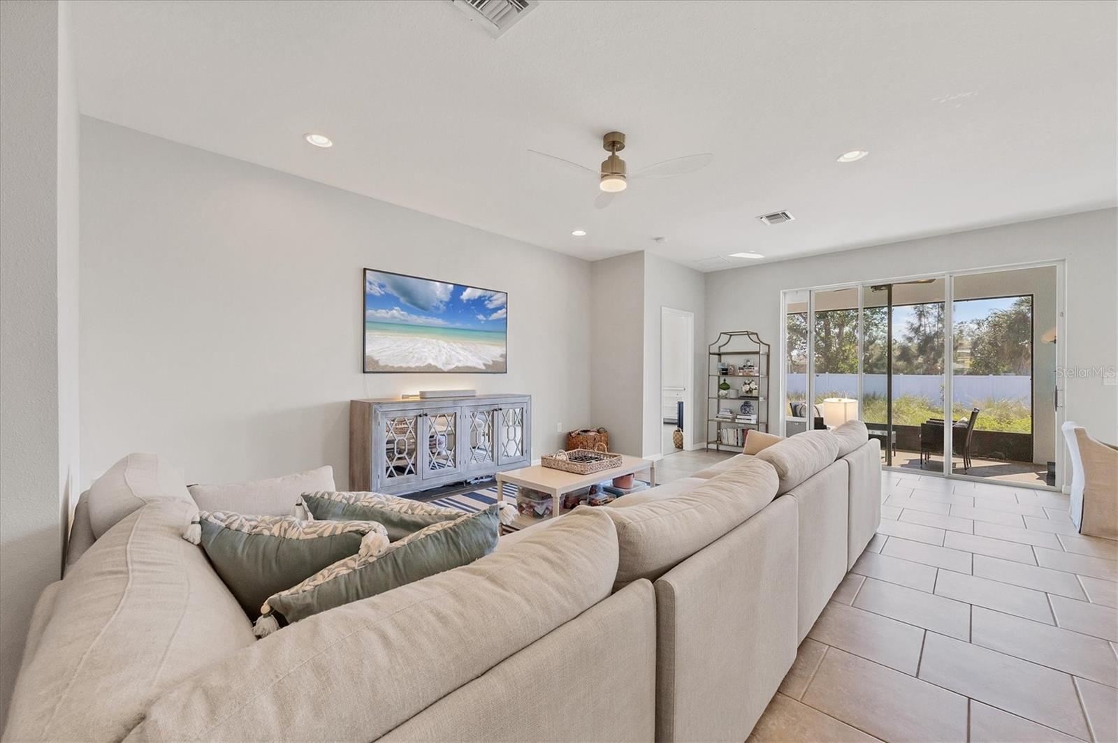 LUNA BAY - Residential