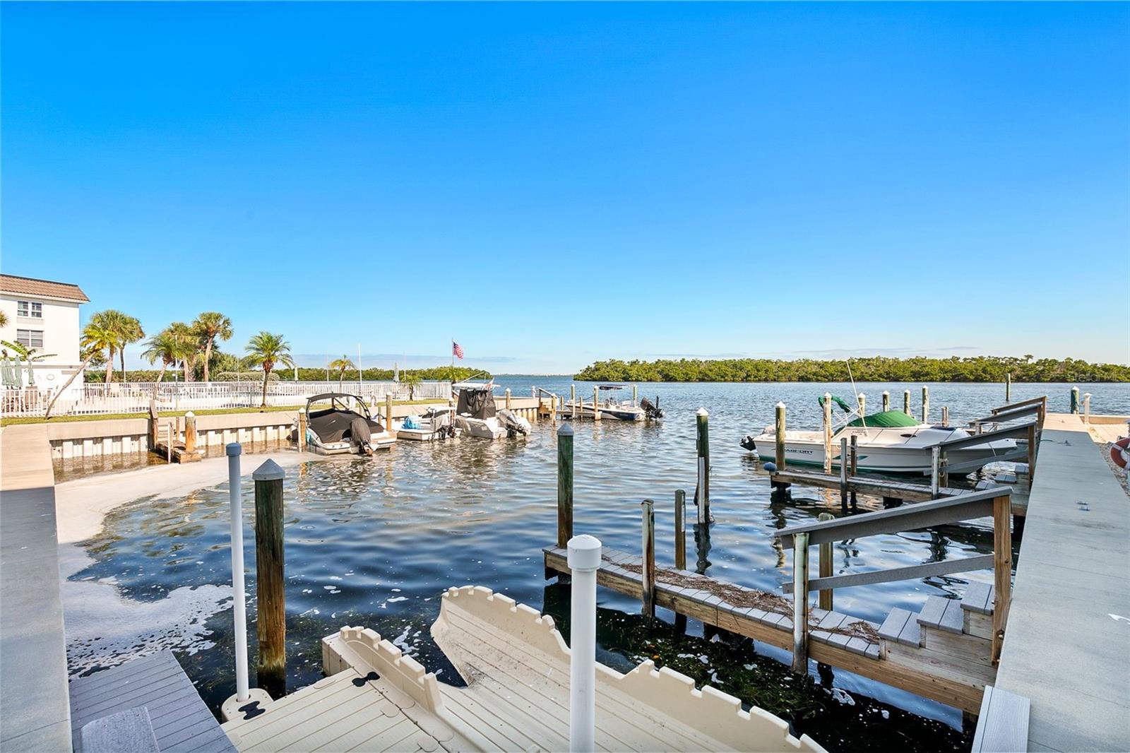 SUTTON PLACE - Residential