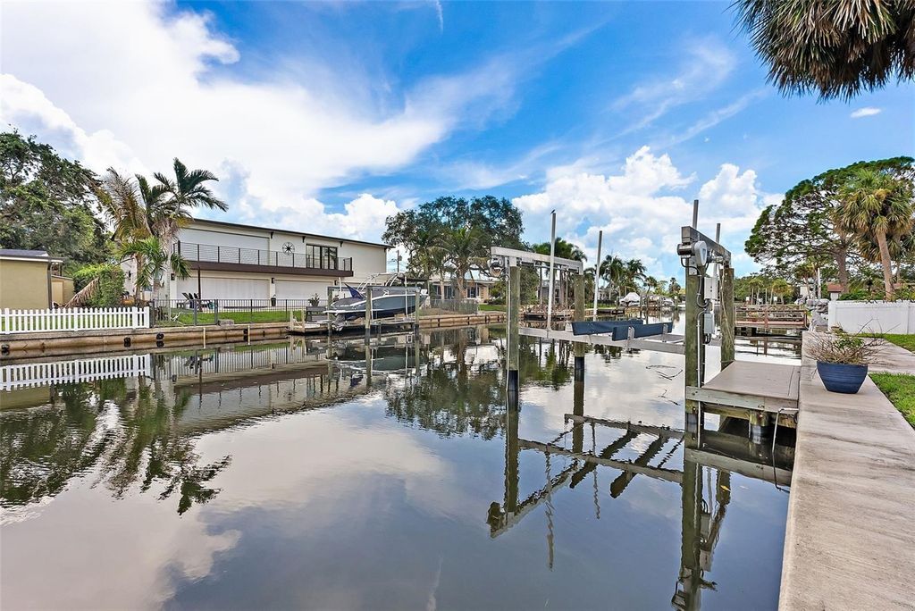 Photo of 5285 Dover Street NE, St Petersburg, FL 33703 (MLS # TB8400937)