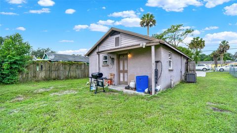 A home in DELAND