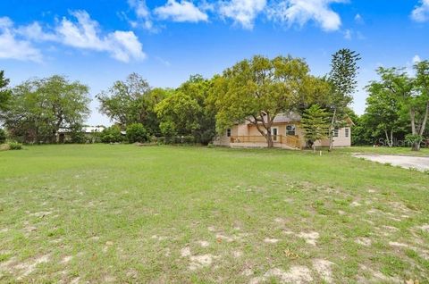 Photo of 310 S Delaney Avenue, Avon Park, FL 33825 (MLS # O6404569)