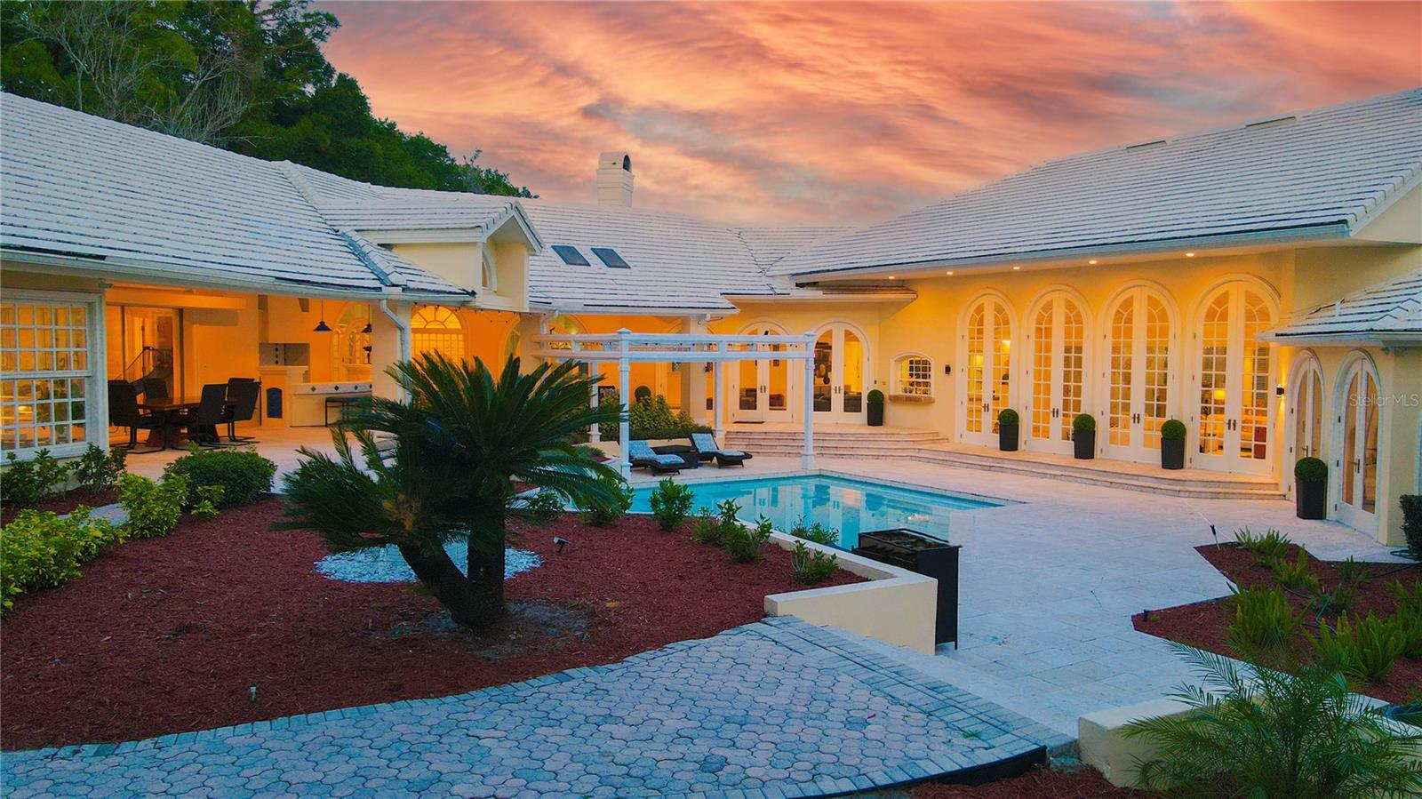 CHESTNUT HILL - Residential