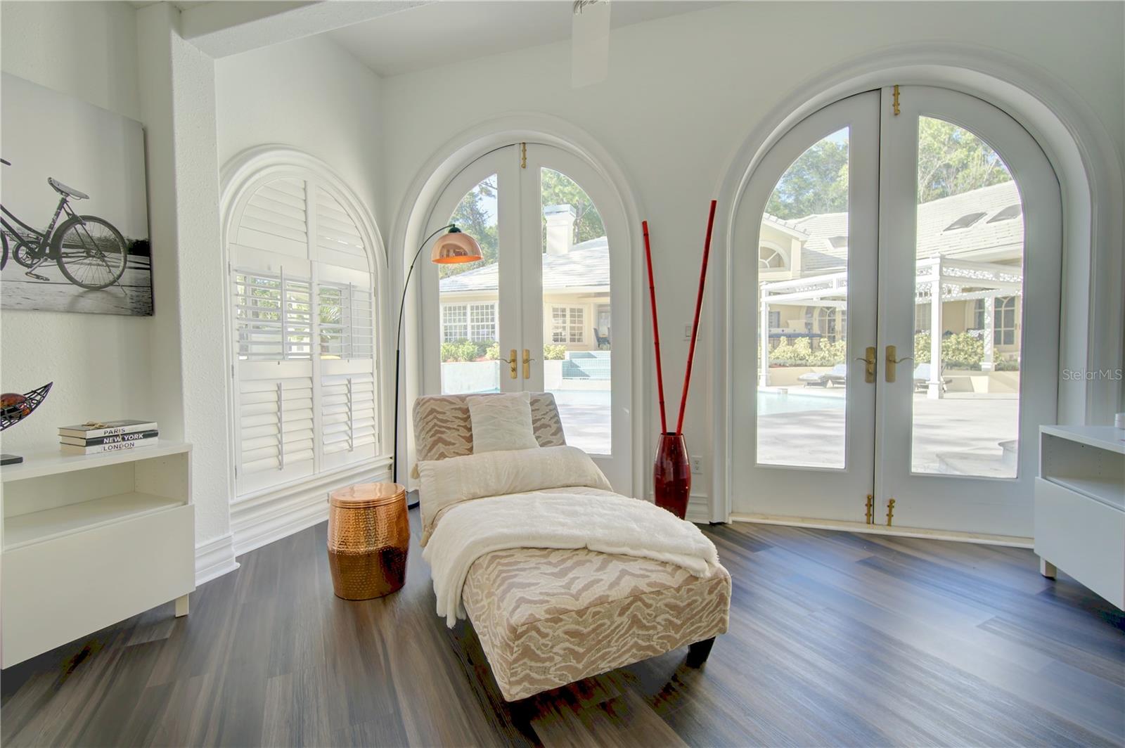 CHESTNUT HILL - Residential