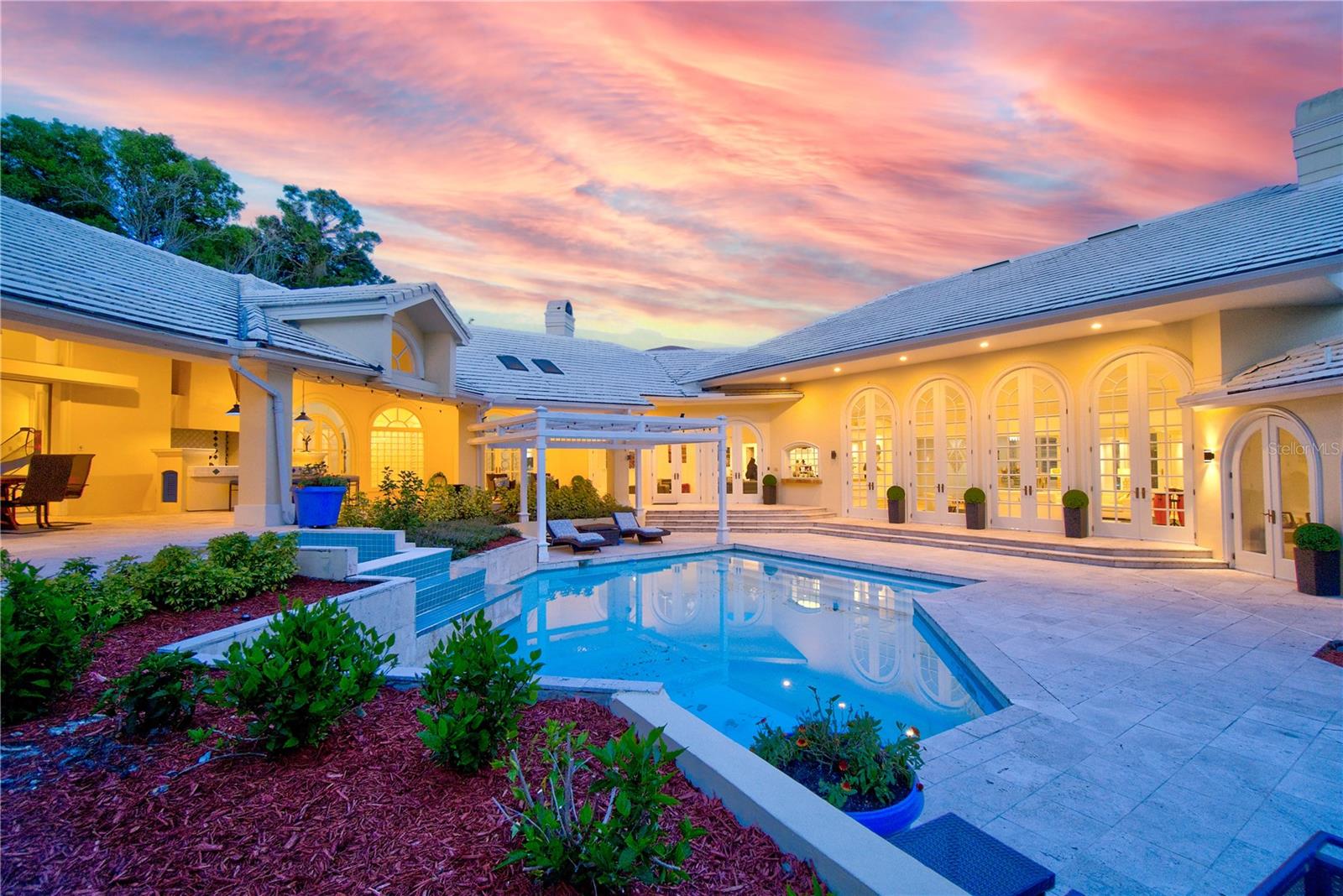 CHESTNUT HILL - Residential