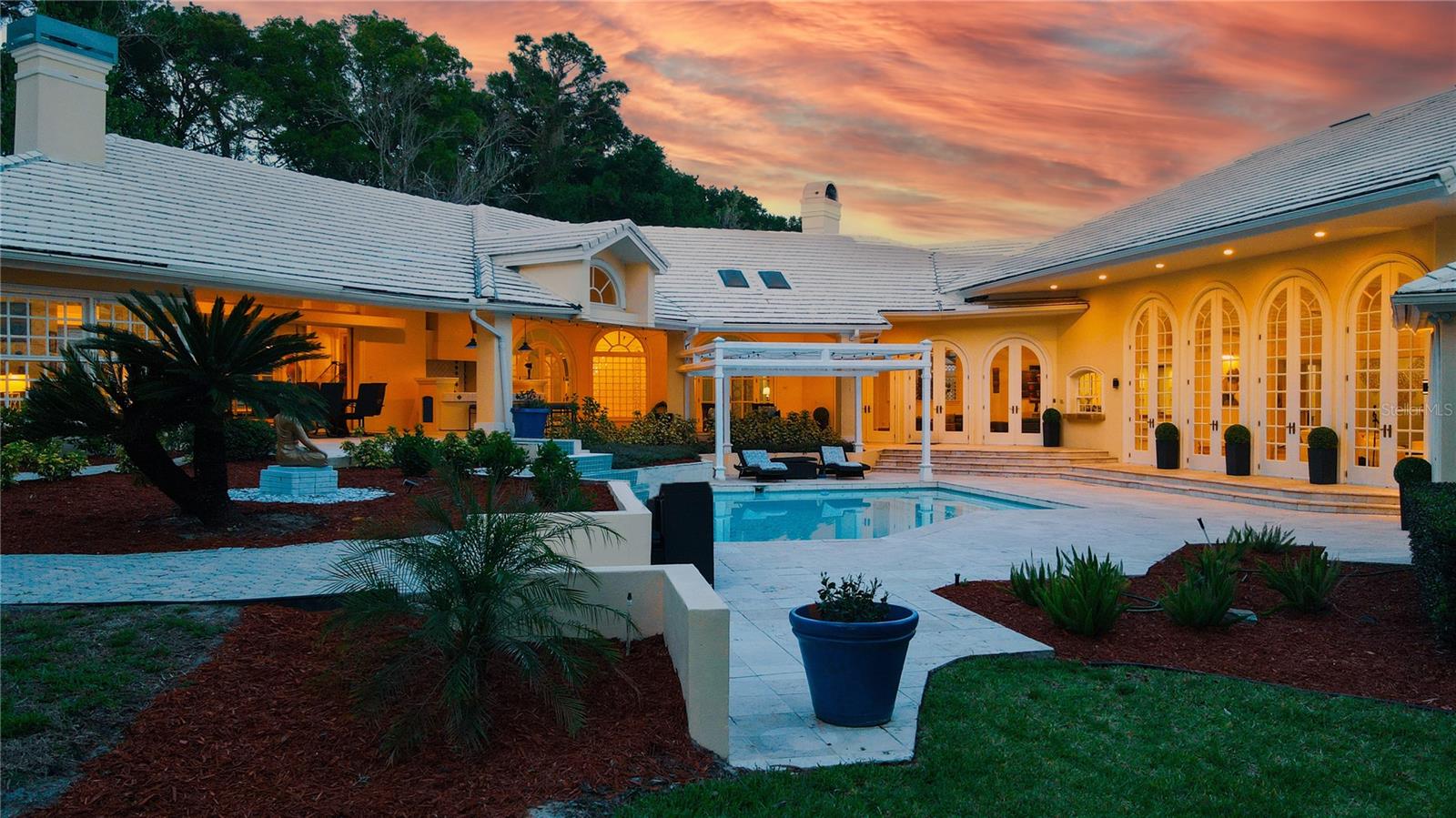 CHESTNUT HILL - Residential