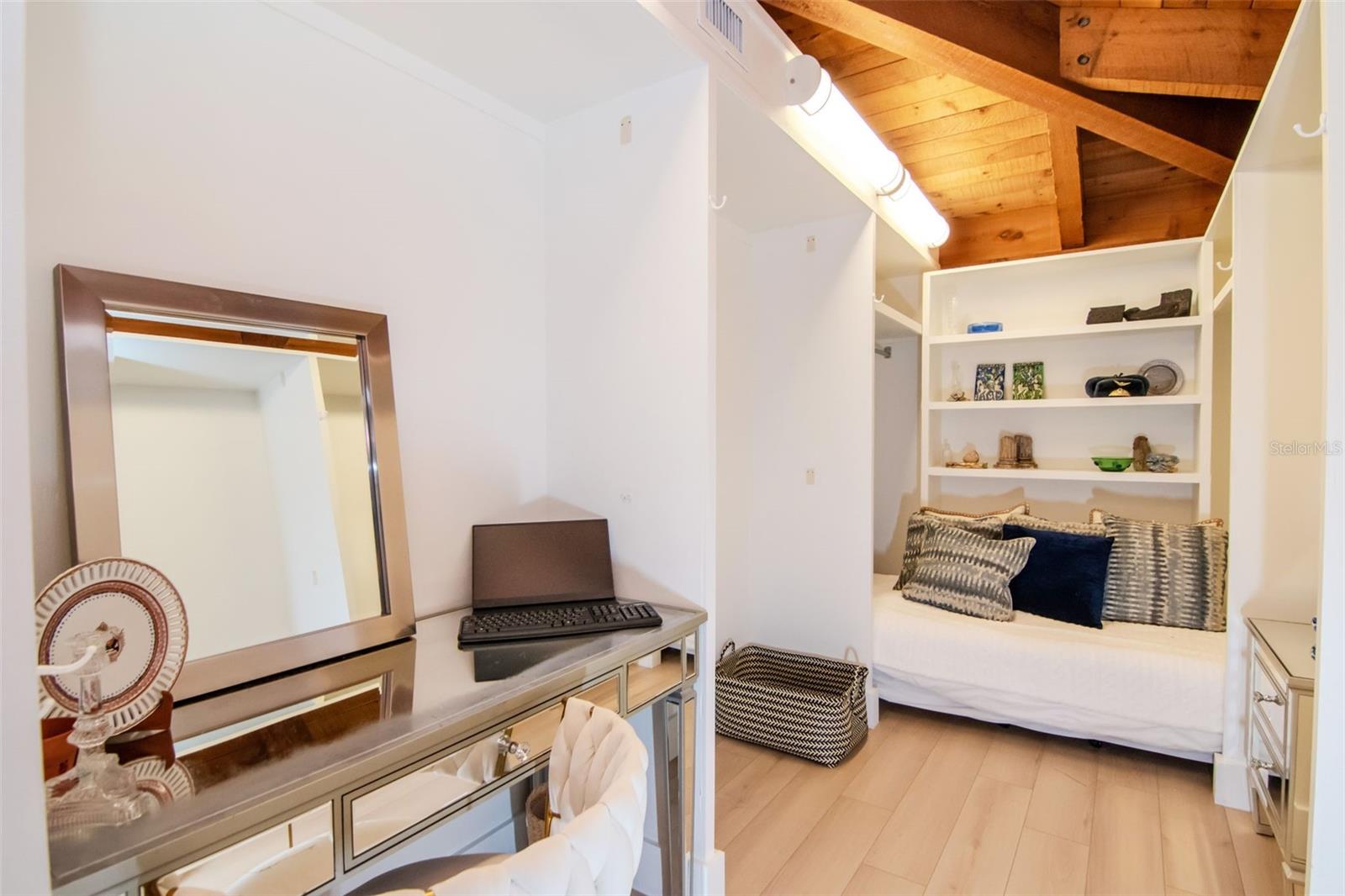 WEYBRIDGE WOODS - Residential