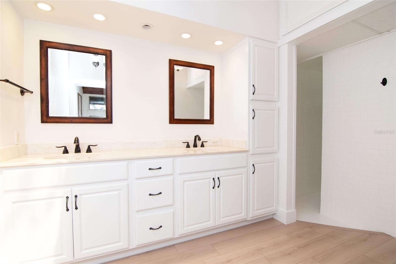 WEYBRIDGE WOODS - Residential