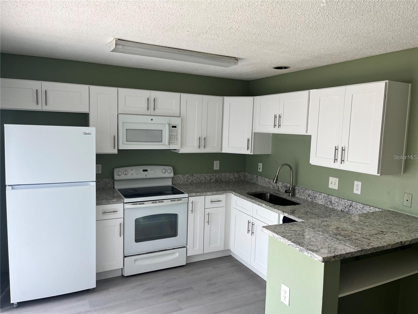 BRENTWOOD HILLS TRACT D E UNIT - Residential