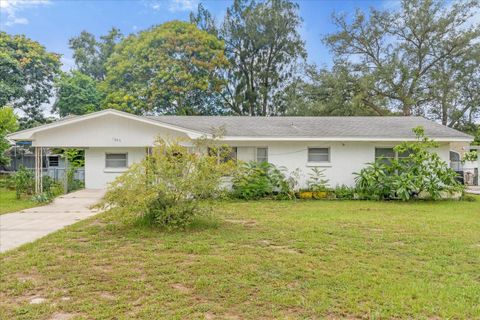 A home in WINTER HAVEN