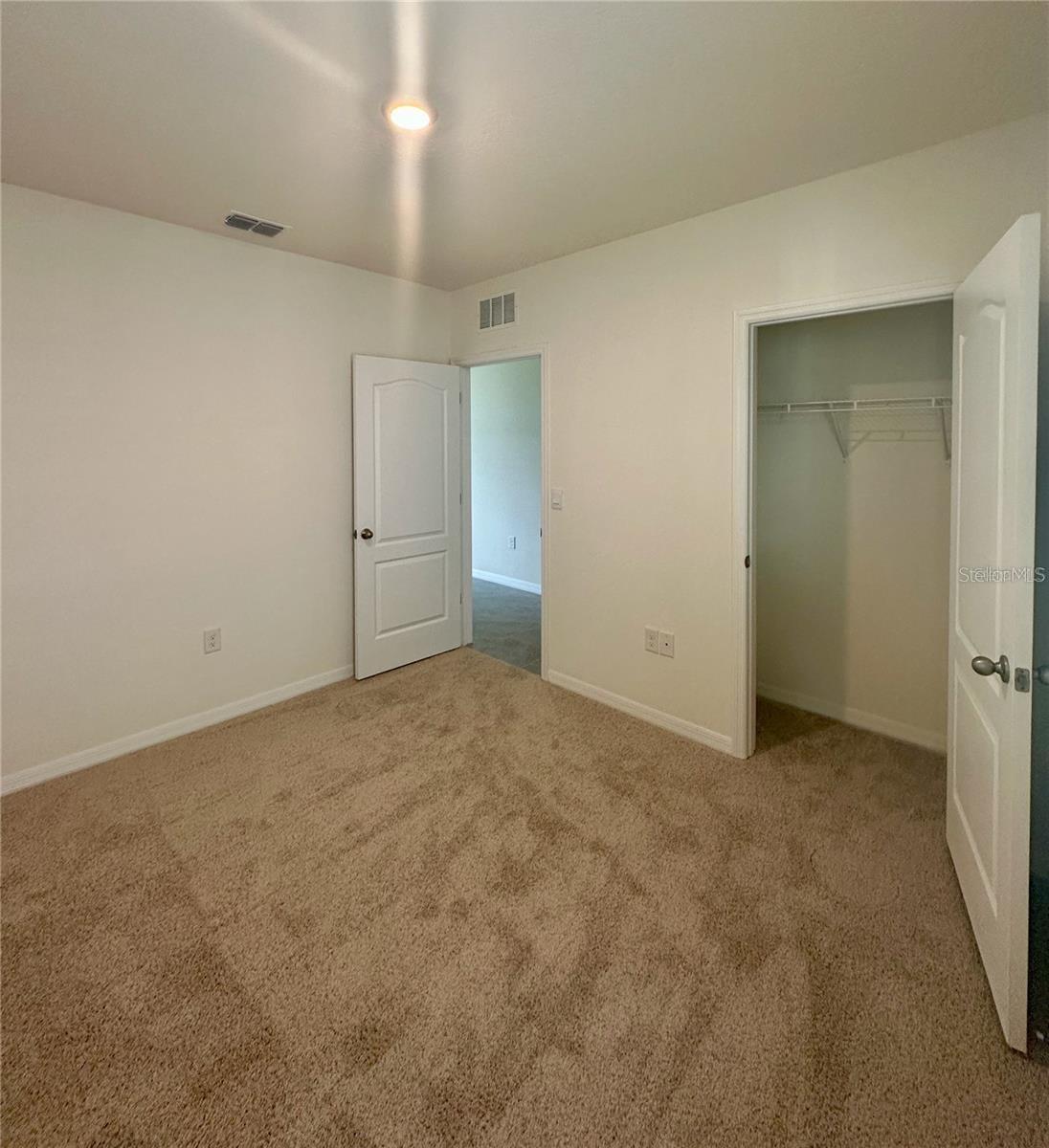 THOMPSON GROVE - Residential Lease