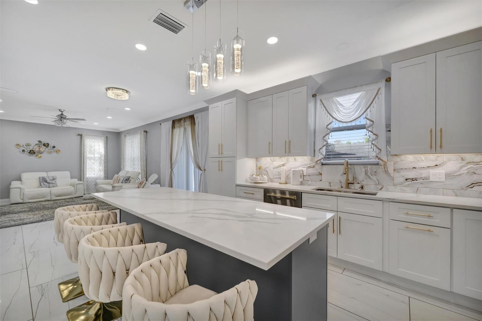 1994300; LORDS; LOT 9; PB 2/63 - Residential