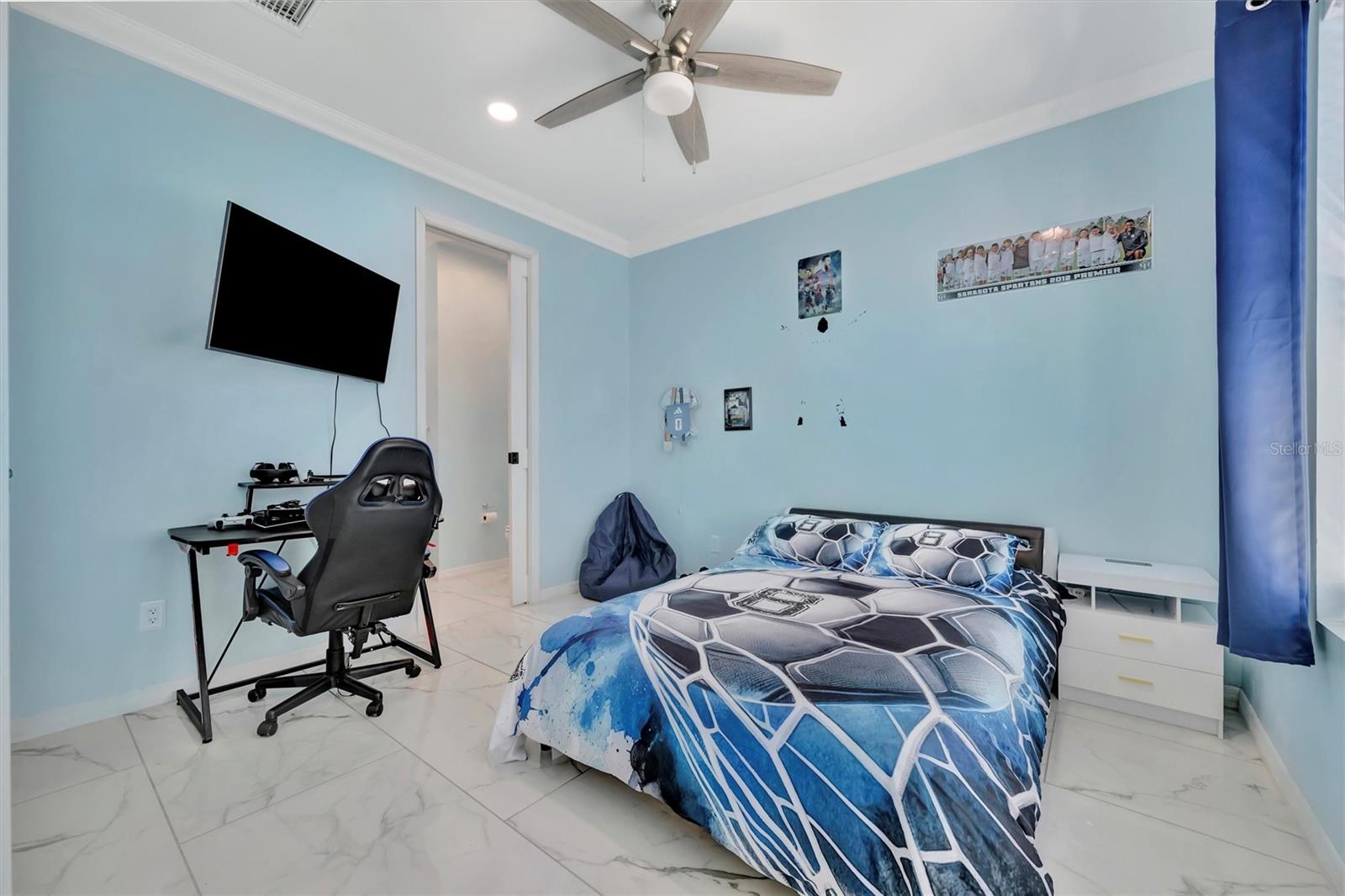 1994300; LORDS; LOT 9; PB 2/63 - Residential