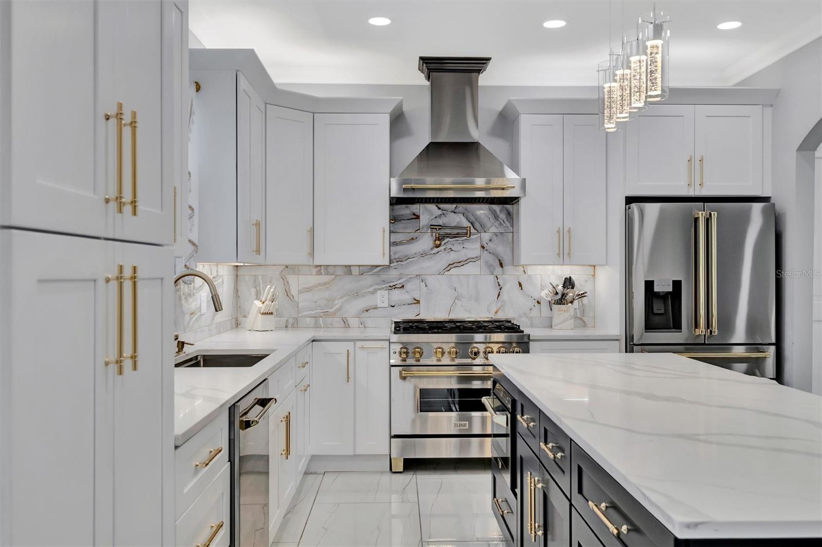 1994300; LORDS; LOT 9; PB 2/63 - Residential