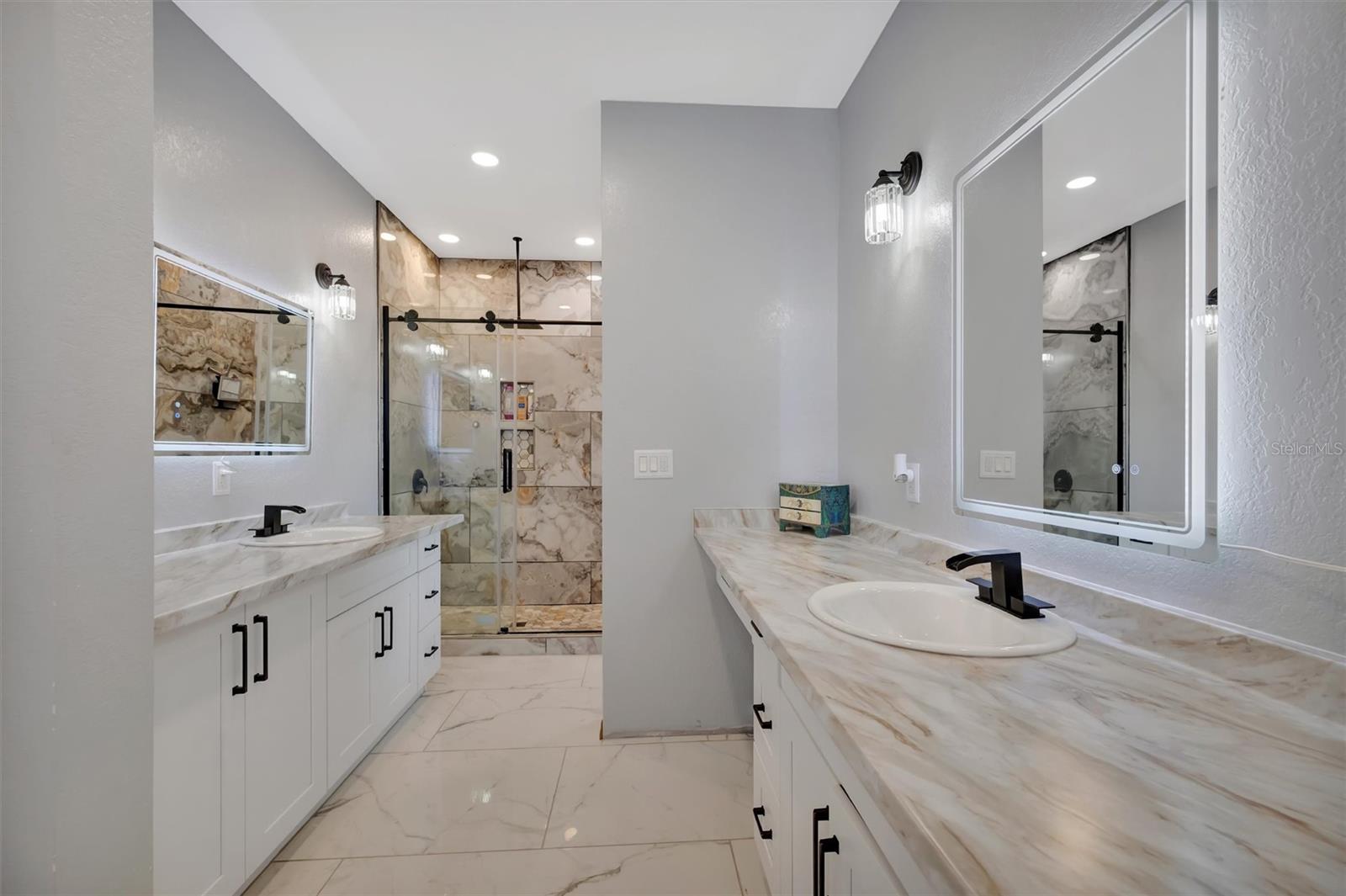 1994300; LORDS; LOT 9; PB 2/63 - Residential