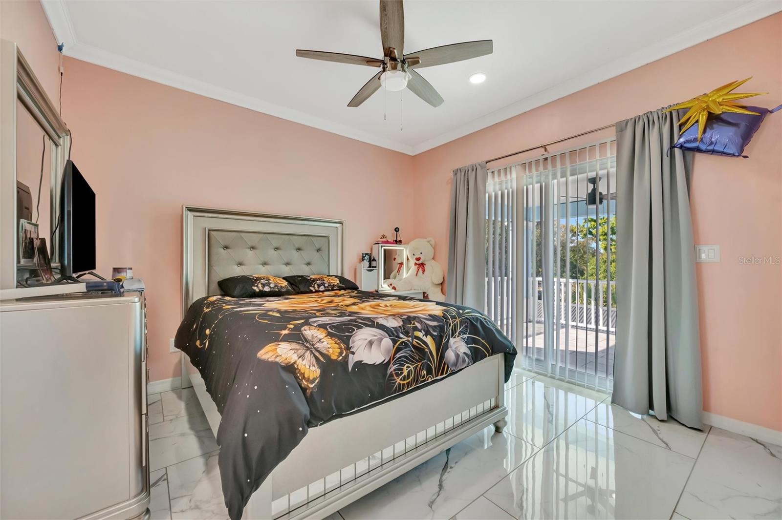 1994300; LORDS; LOT 9; PB 2/63 - Residential