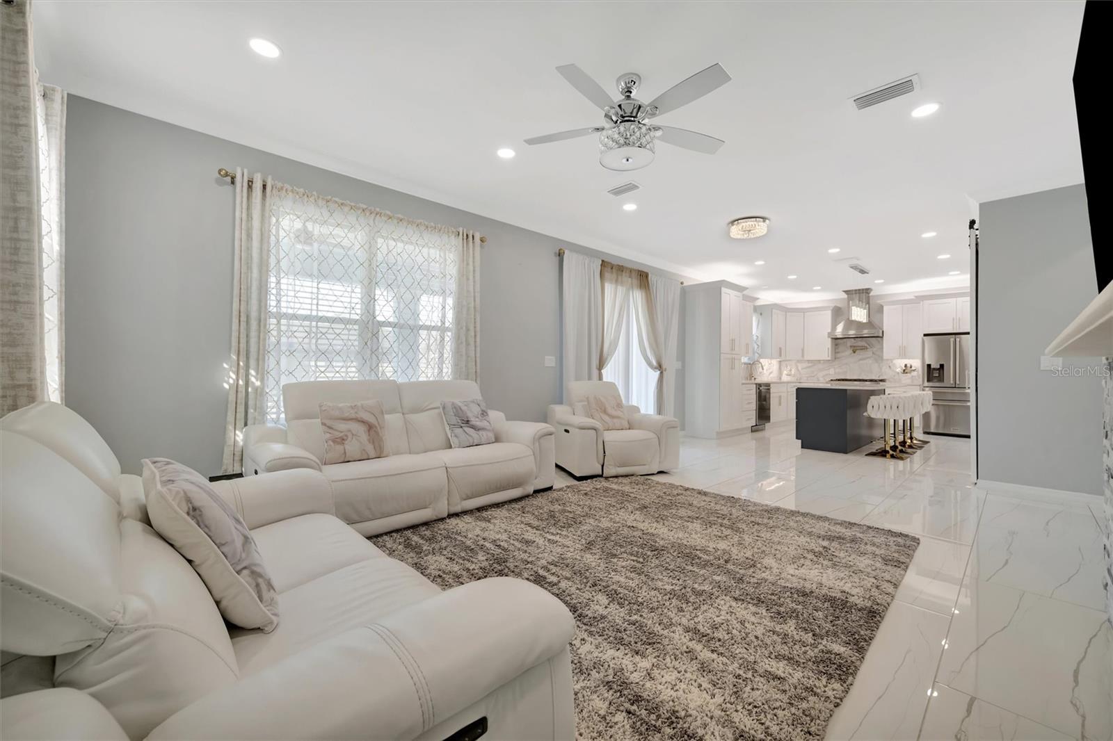 1994300; LORDS; LOT 9; PB 2/63 - Residential