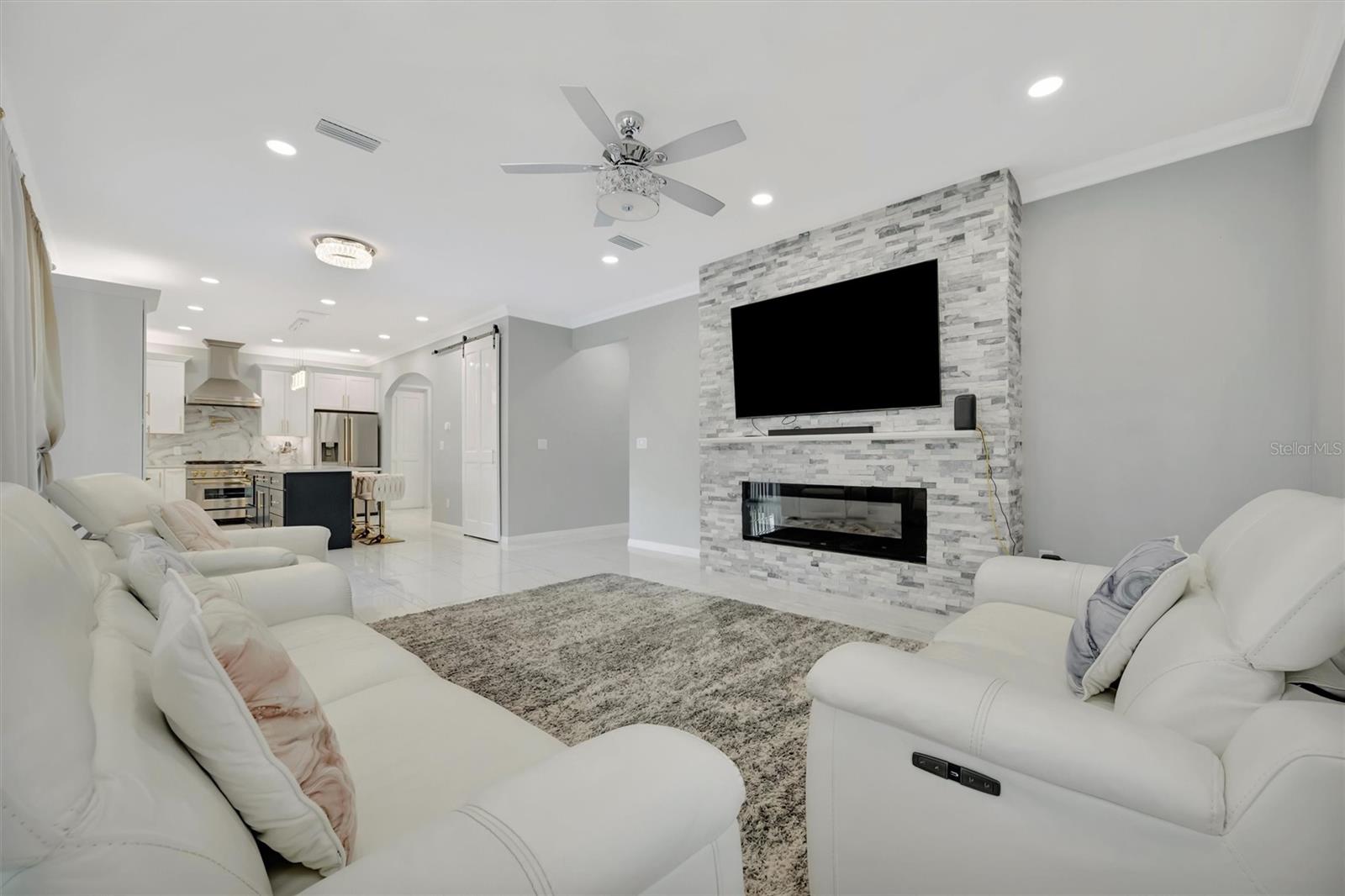 1994300; LORDS; LOT 9; PB 2/63 - Residential