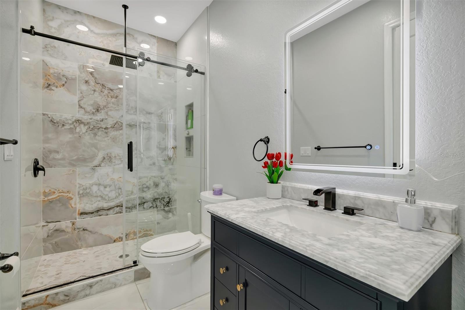 1994300; LORDS; LOT 9; PB 2/63 - Residential