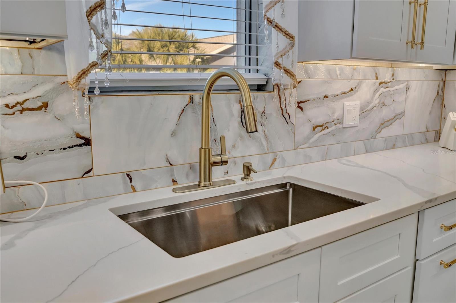 1994300; LORDS; LOT 9; PB 2/63 - Residential