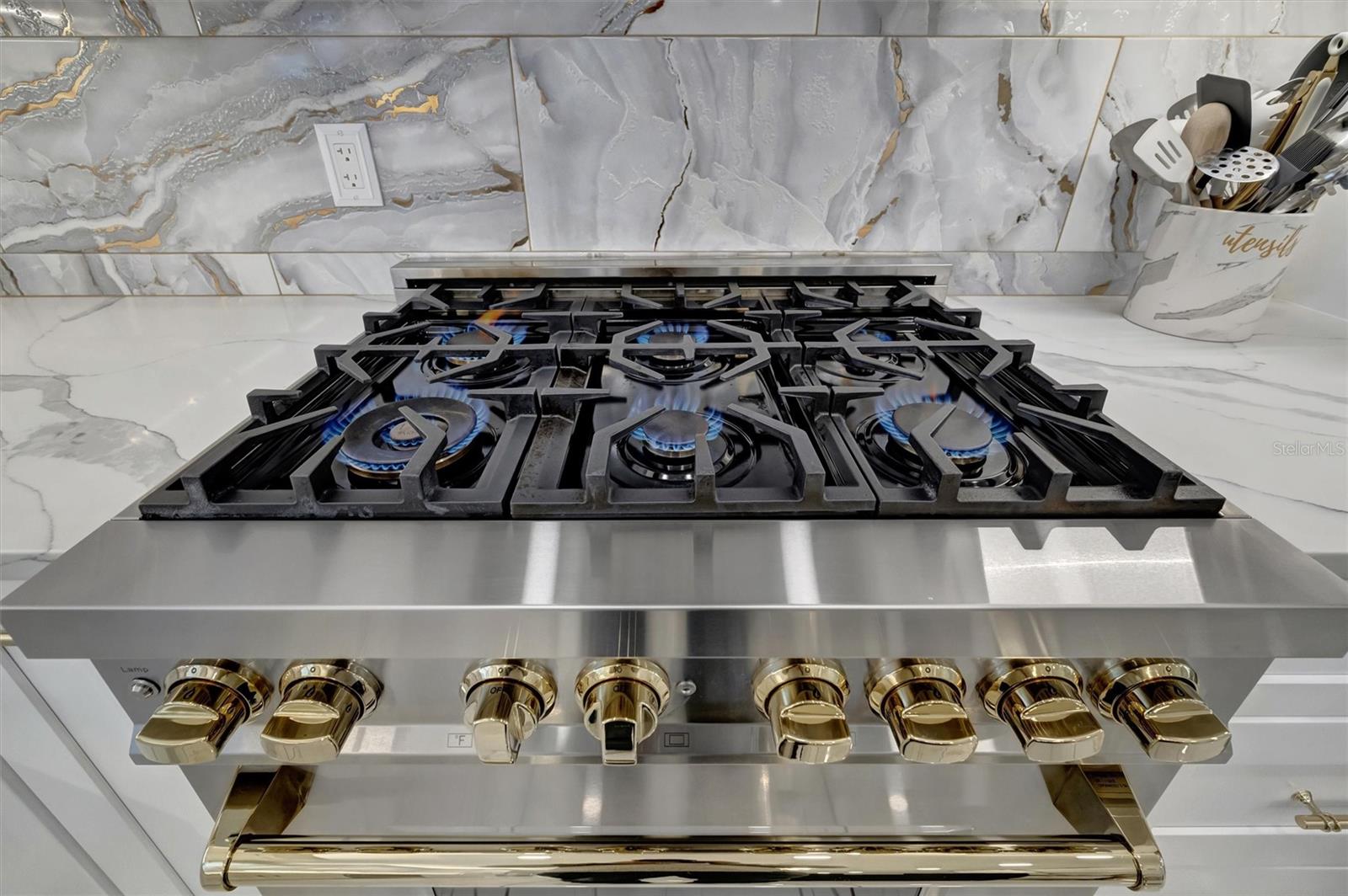 1994300; LORDS; LOT 9; PB 2/63 - Residential