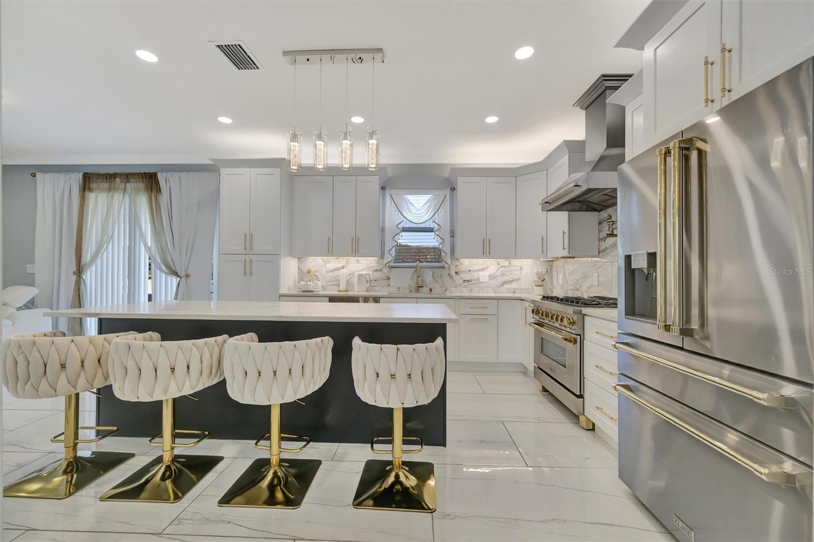 1994300; LORDS; LOT 9; PB 2/63 - Residential