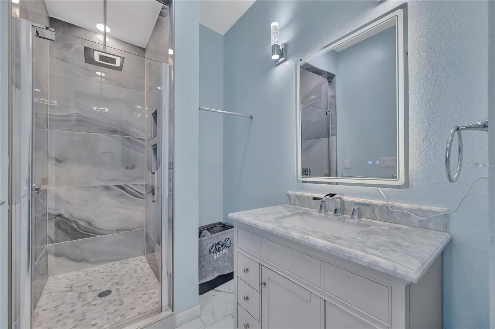 1994300; LORDS; LOT 9; PB 2/63 - Residential