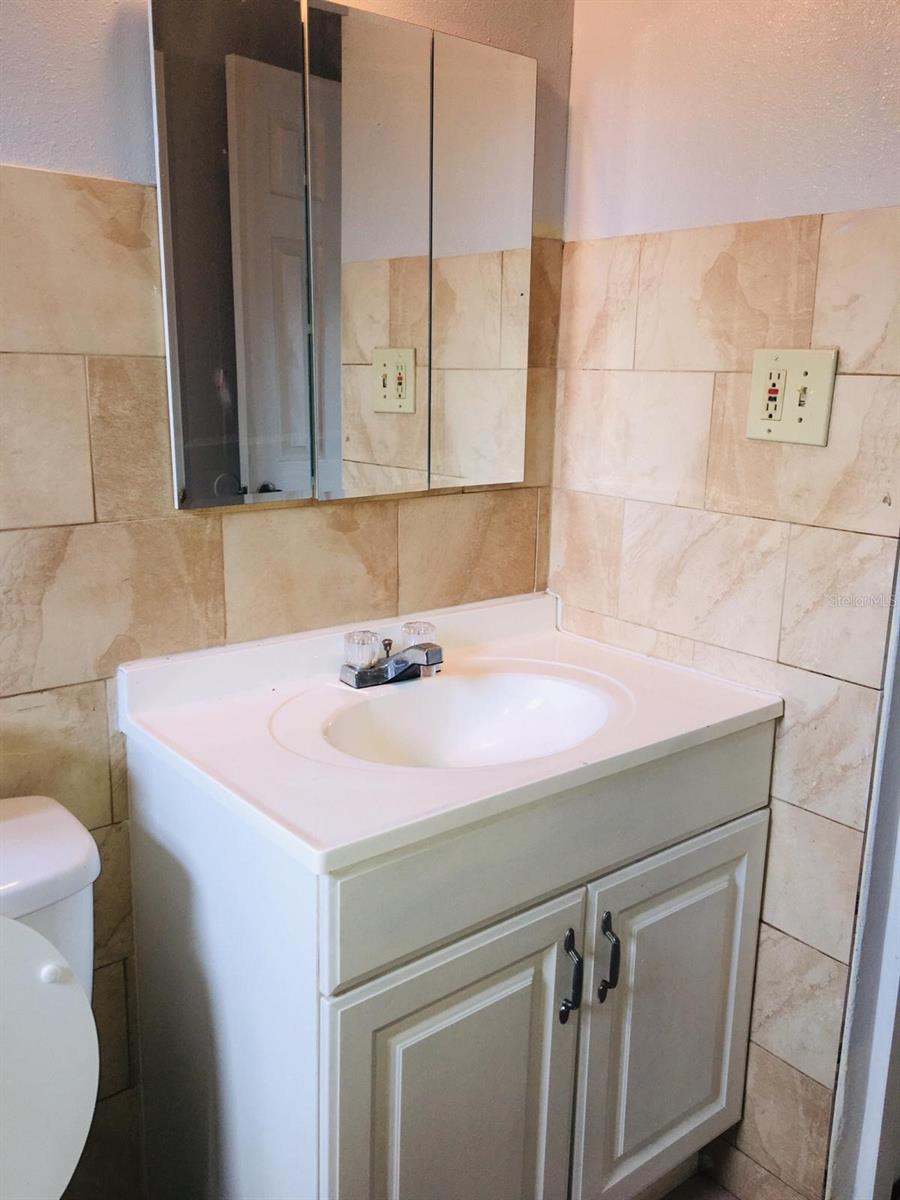 LAS PALMAS RESIDENCE - Residential Lease