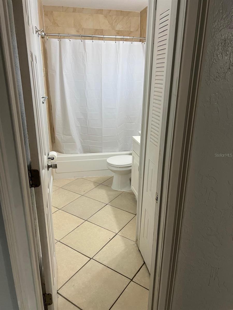 LAS PALMAS RESIDENCE - Residential Lease