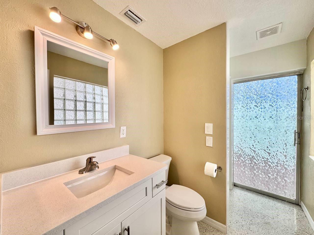 FLOR A MAR - Residential Lease